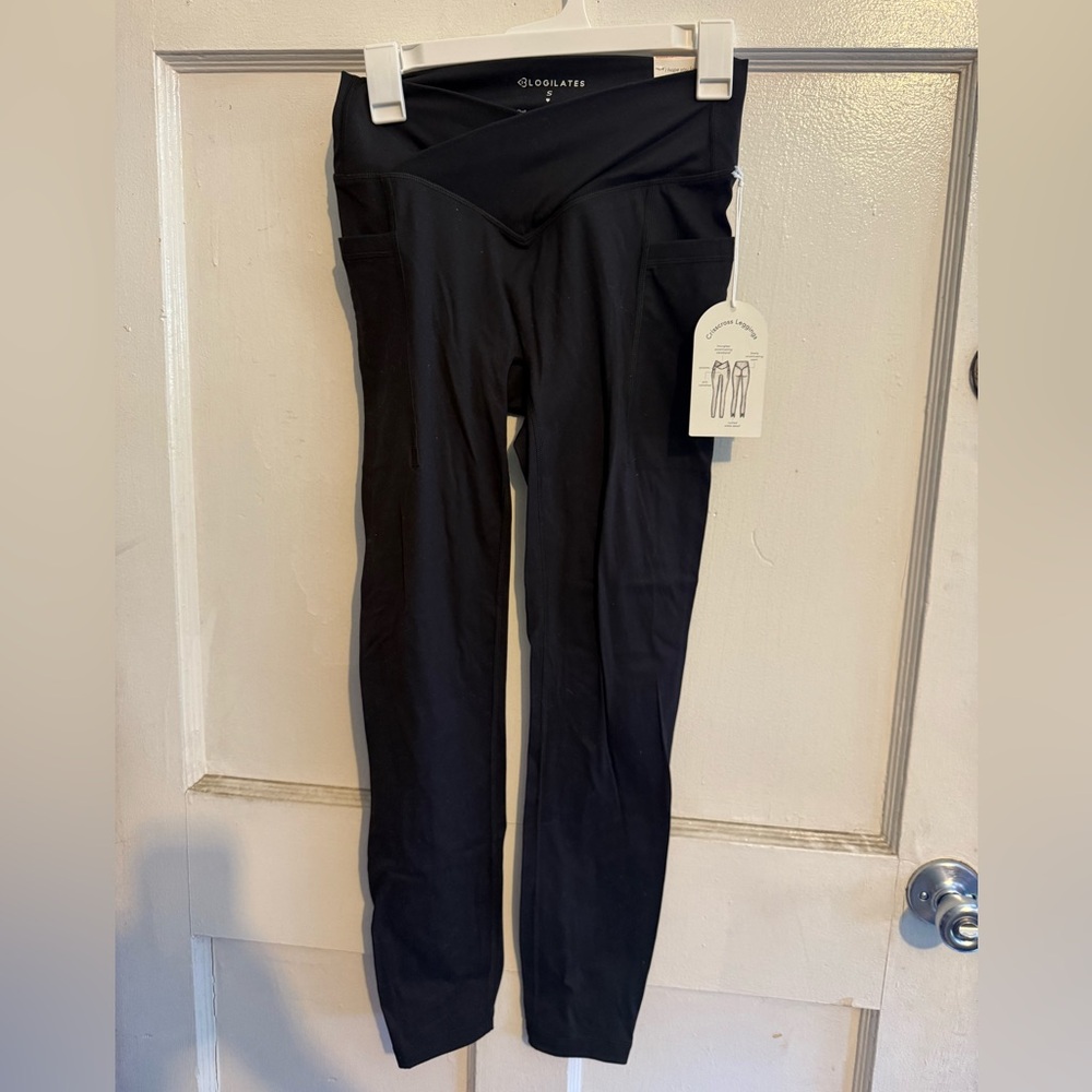 Black High-Waist V-Cut Leggings - Picture 6 of 10